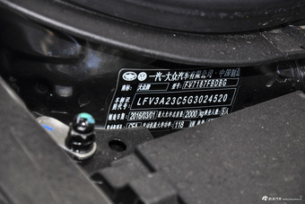 2016款迈腾1.8T自动TSI智享豪华型 幻影黑