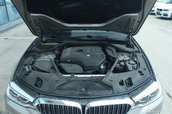 2018款宝马5系2.0T自动530Li尊享型豪华套装