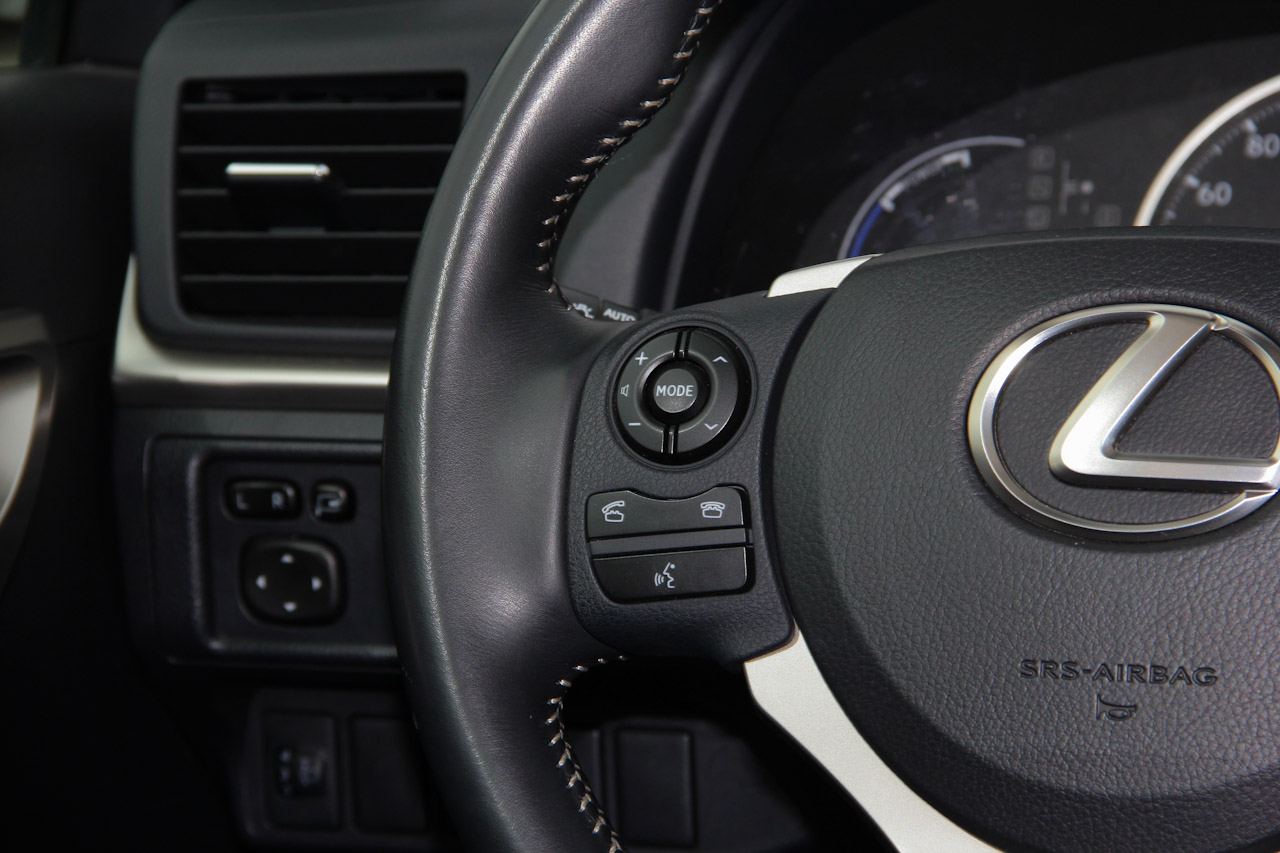 2014款雷克萨斯CT 1.8L自动200h舒适版双色