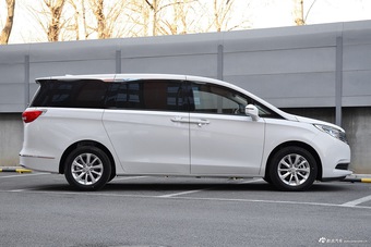 2017款GL8 2.0T自动 28T舒适型 白色