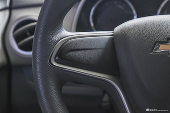 2015款赛欧3 1.5L手动理想版（天窗）