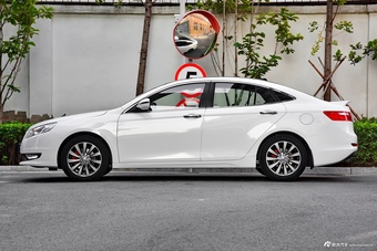 2018款奔腾B70 1.8T自动轿跑版互联智享型