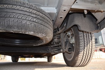 2017款北汽威旺 M50F 1.5L 手动豪华型 棕色