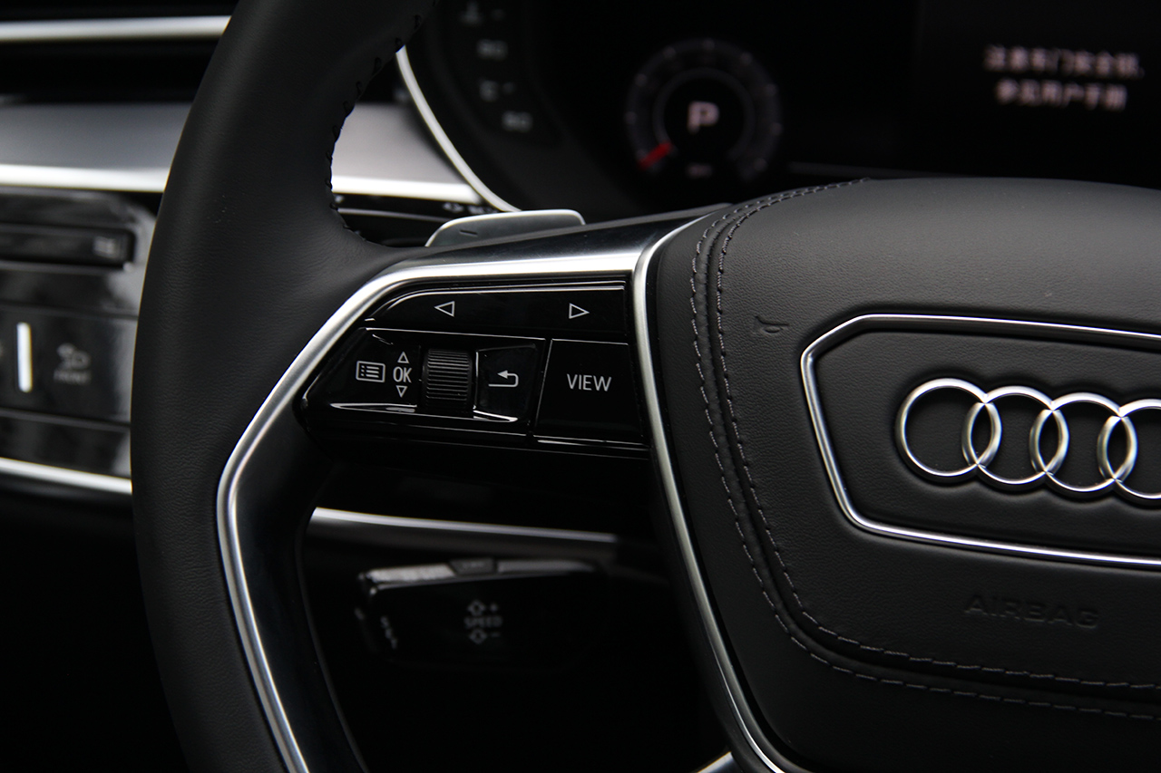 2018款奥迪A8L 3.0T自动55 TFSI quattro豪华型
