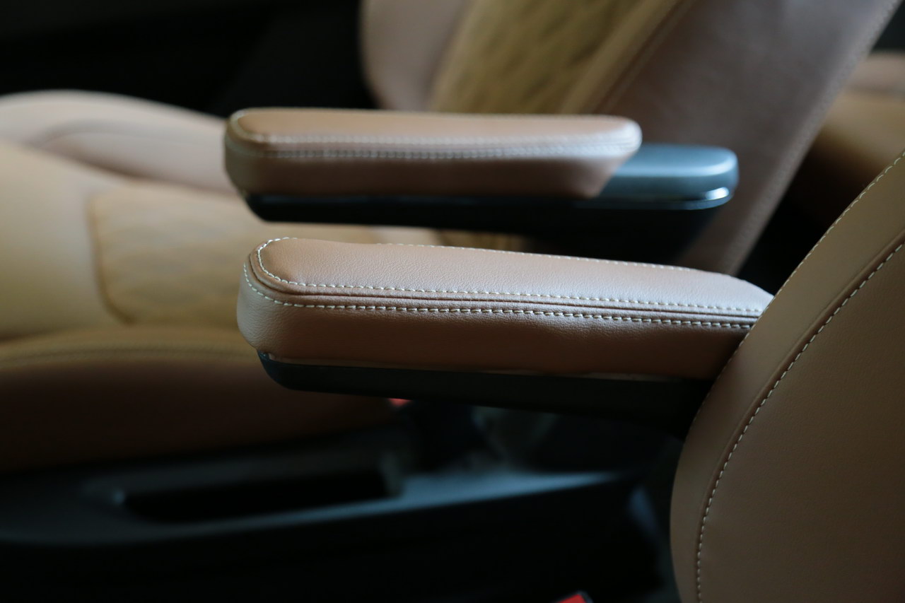 2017上汽大通D90 2.0TGI自动四驱高配版