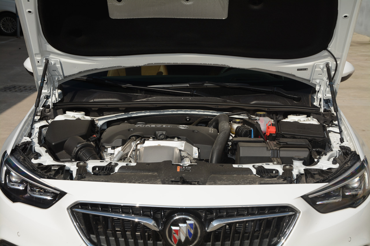 2017款君威2.0T自动尊贵型28T