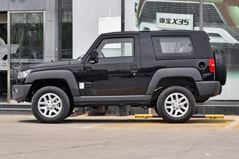 2016款北京BJ40 2.0T手动两驱尊贵版