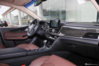 2017款宝骏560 1.5T DCT尊享型