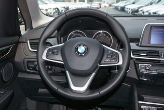 2018款宝马2系旅行车218i 1.5T自动尊享型运动套装