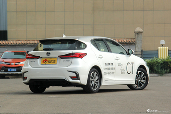 2017款雷克萨斯CT200h 舒适版双色