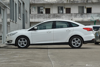 2017款福克斯三厢1.6L自动舒适型智行版