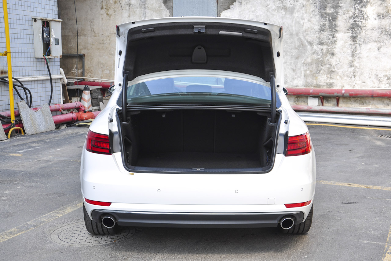 2017款奥迪A4L 2.0T自动45TFSI quattro风尚型