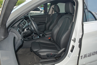 2018款宝马1系120i自动设计套装型