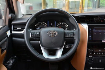 2017款Fortuner 4.0L自动 SR5 V6中东版