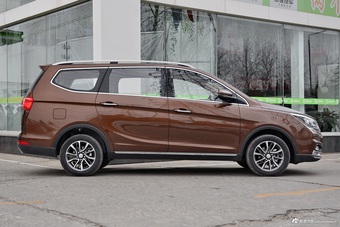 2017款宝骏730 1.5T手动尊享型7座