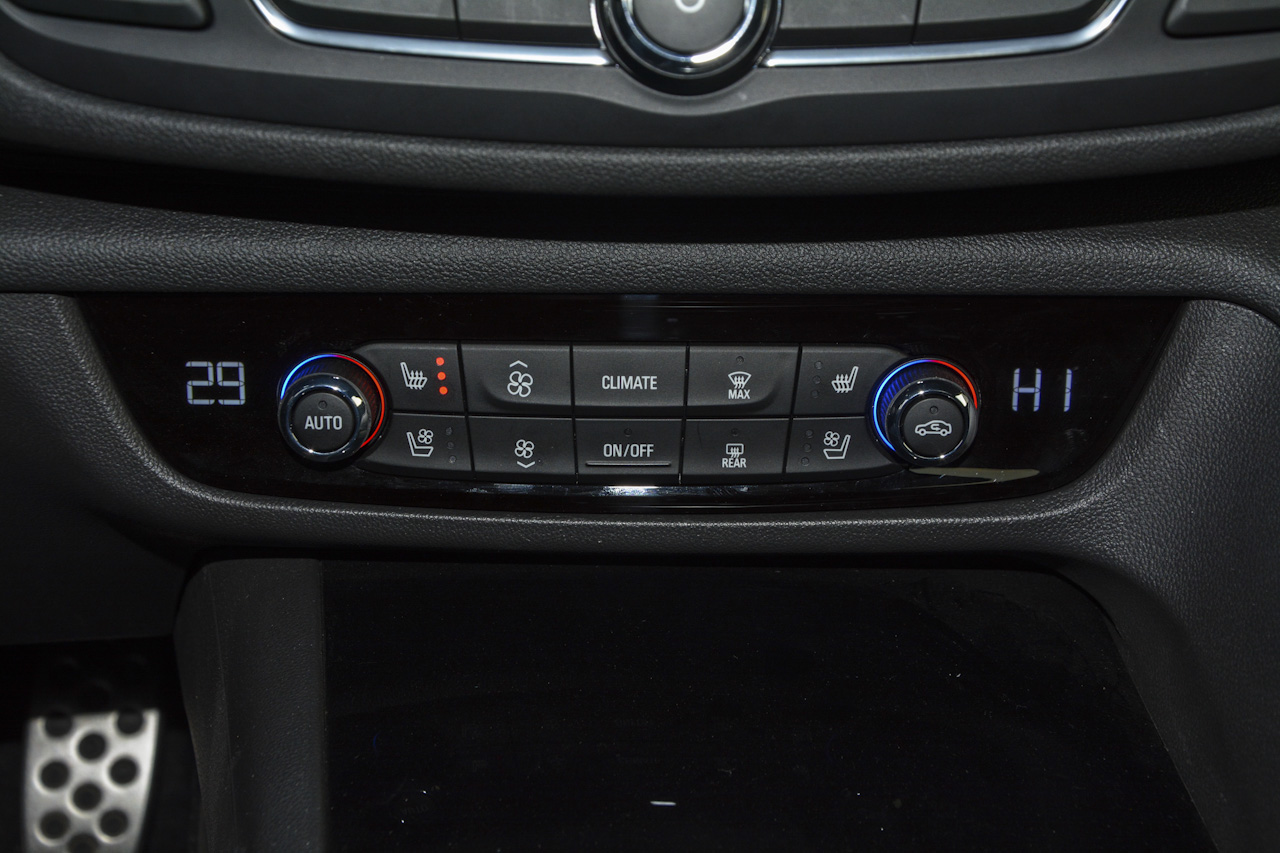 2017款君威GS 2.0T自动尊贵型28T