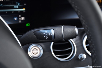 2017款奔驰E级2.0T自动 200 L 运动型 4MATIC