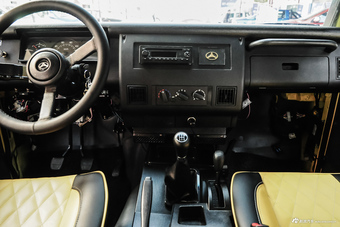 2016款BJ 212 2.0L手动方门四驱豪华型 国IV