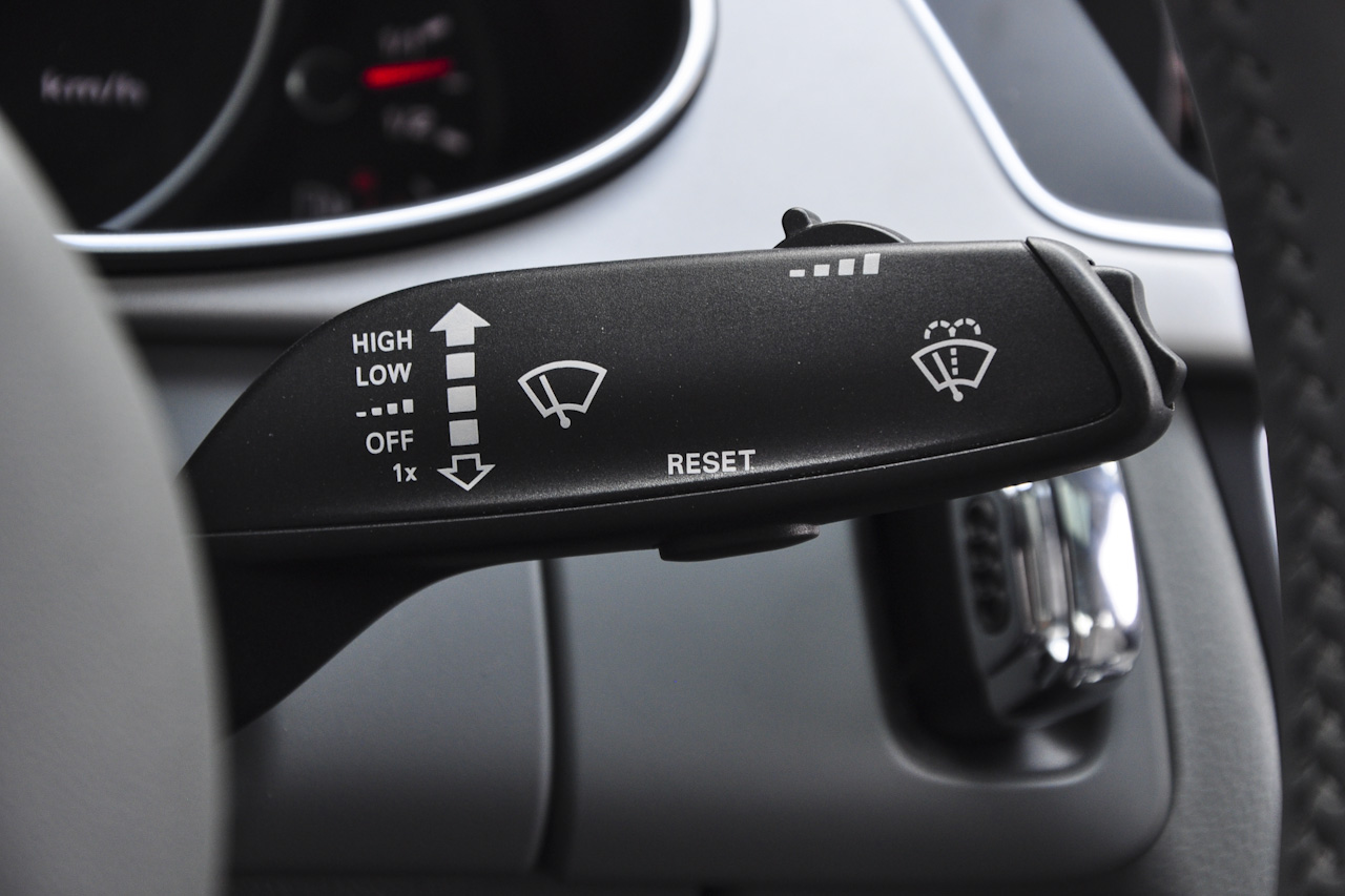 2016款奥迪A4L 2.0T自动35TFSI典藏版标准型 白金色