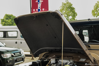 2016款BJ 212 2.0L手动三角门四驱豪华型 国V