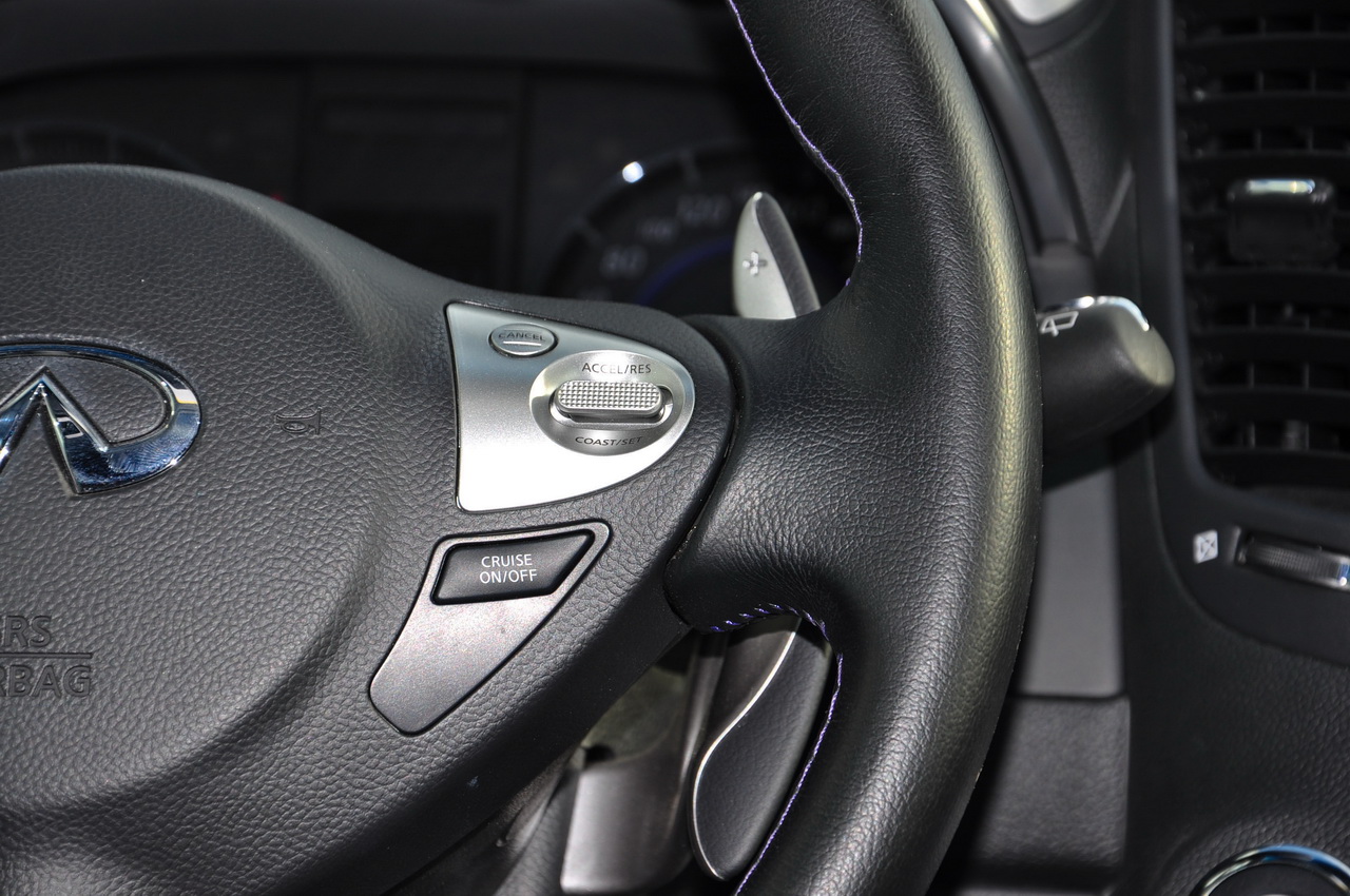 2015款英菲尼迪QX70 3.7L绝影版