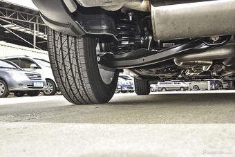 2016款自由光2.4L自动专业版 晶黑