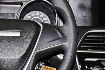 2015款猎豹CS10 2.0T手动新锐版  雅典白