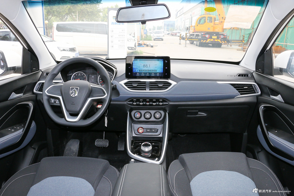 2018款宝骏530 1.8L自动精英型