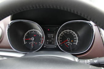 2015款启辰T70X 2.0L自动睿享运动版