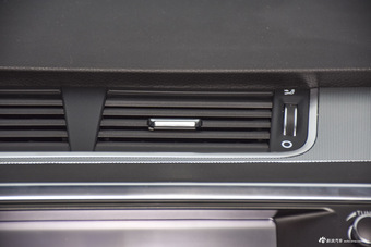 2015款陆风X7 2.0T自动全景尊享版