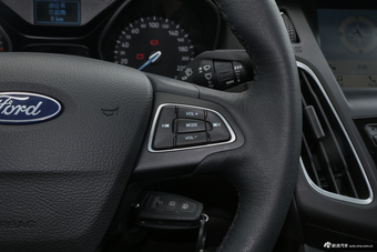 2018款福克斯三厢1.6L自动风尚型智行版