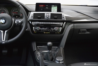 2017款宝马M4手动双门轿跑车