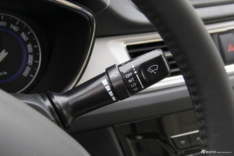 2016款悦翔V7 1.6L手动乐趣型国V