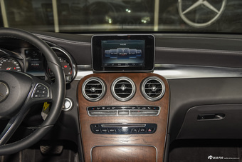 2016款奔驰GLC300 2.0T自动4MATIC动感型 宝石蓝