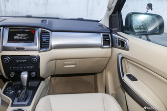 2016款撼路者2.0T自动四驱豪华版汽油