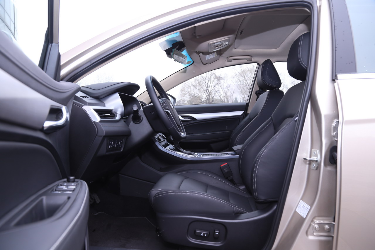 2018款吉利帝豪1.5L自动尊贵型