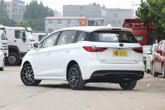 2018款比亚迪宋MAX 1.5T自动智联豪华型6座