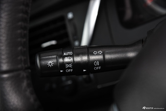 2015款力帆820 2.4L自动旗舰型