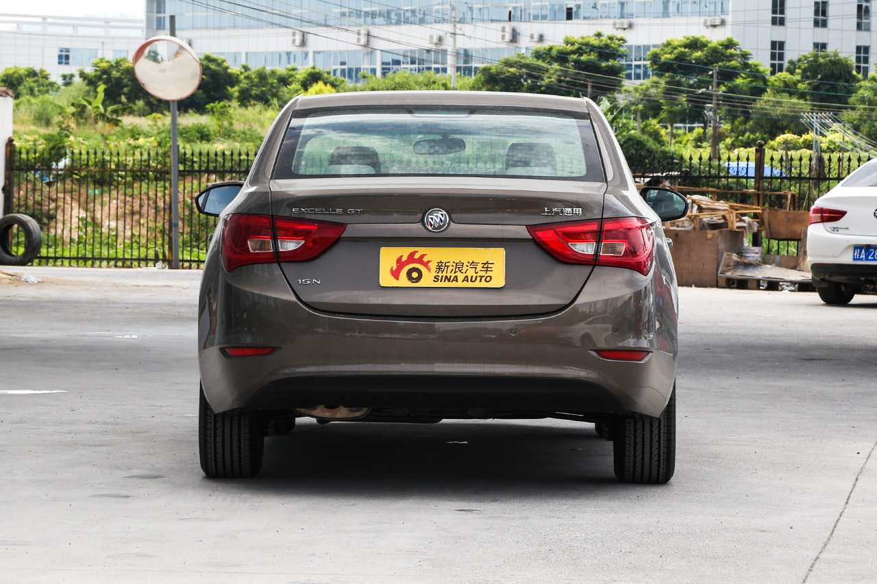 2016款英朗1.5L自动精英型15N 托帕石棕