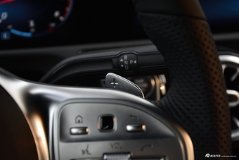 2019款奔驰A级 1.3T自动200 L运动轿车先行特别版