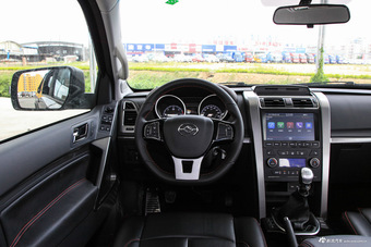 2017款黄海N3 2.5T手动四驱运动版XD25T5 