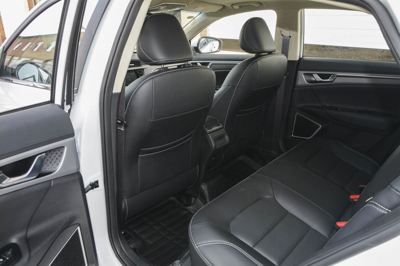 2018款吉利帝豪GL 1.8L手动精英智联型