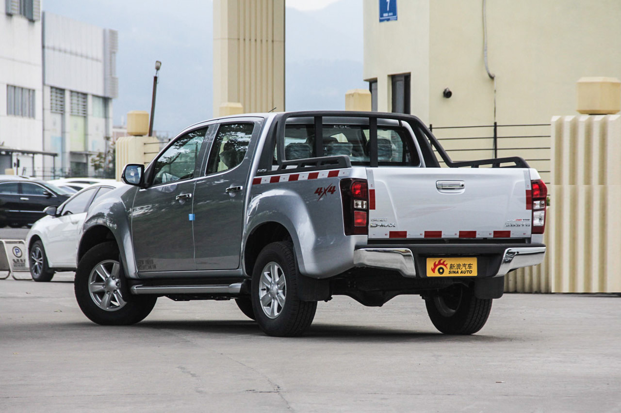 2015款五十铃D-MAX 2.5T自动四驱超豪华款