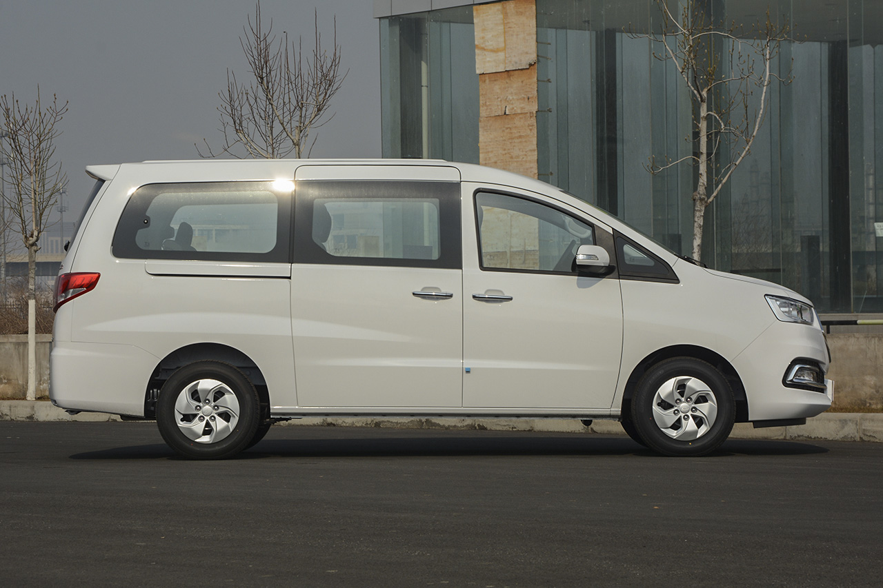 2017款瑞风M4 2.0T手动舒适型