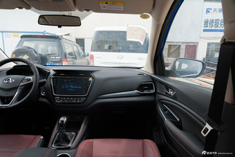 2017款长安欧尚A800 1.6L手动豪华型