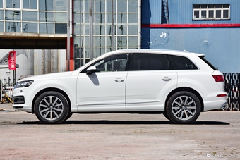 平行进口2017款奥迪Q7 3.0T 墨版