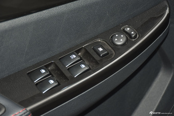 2016款北汽幻速S3 1.5L手动舒适型 朱鹭白