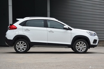 2017款瑞虎3X 1.5L手动版I 白色