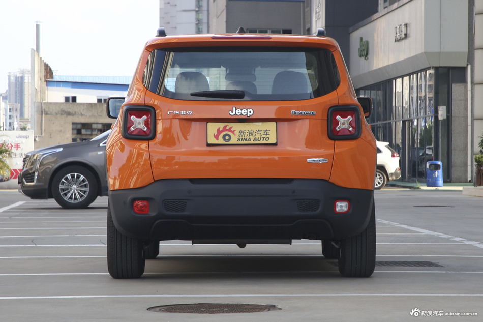 有颜值还有料，内外兼修的Jeep自由侠最高直降4.33万啦！