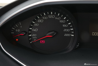 2018款标致308 1.6L手动时尚版